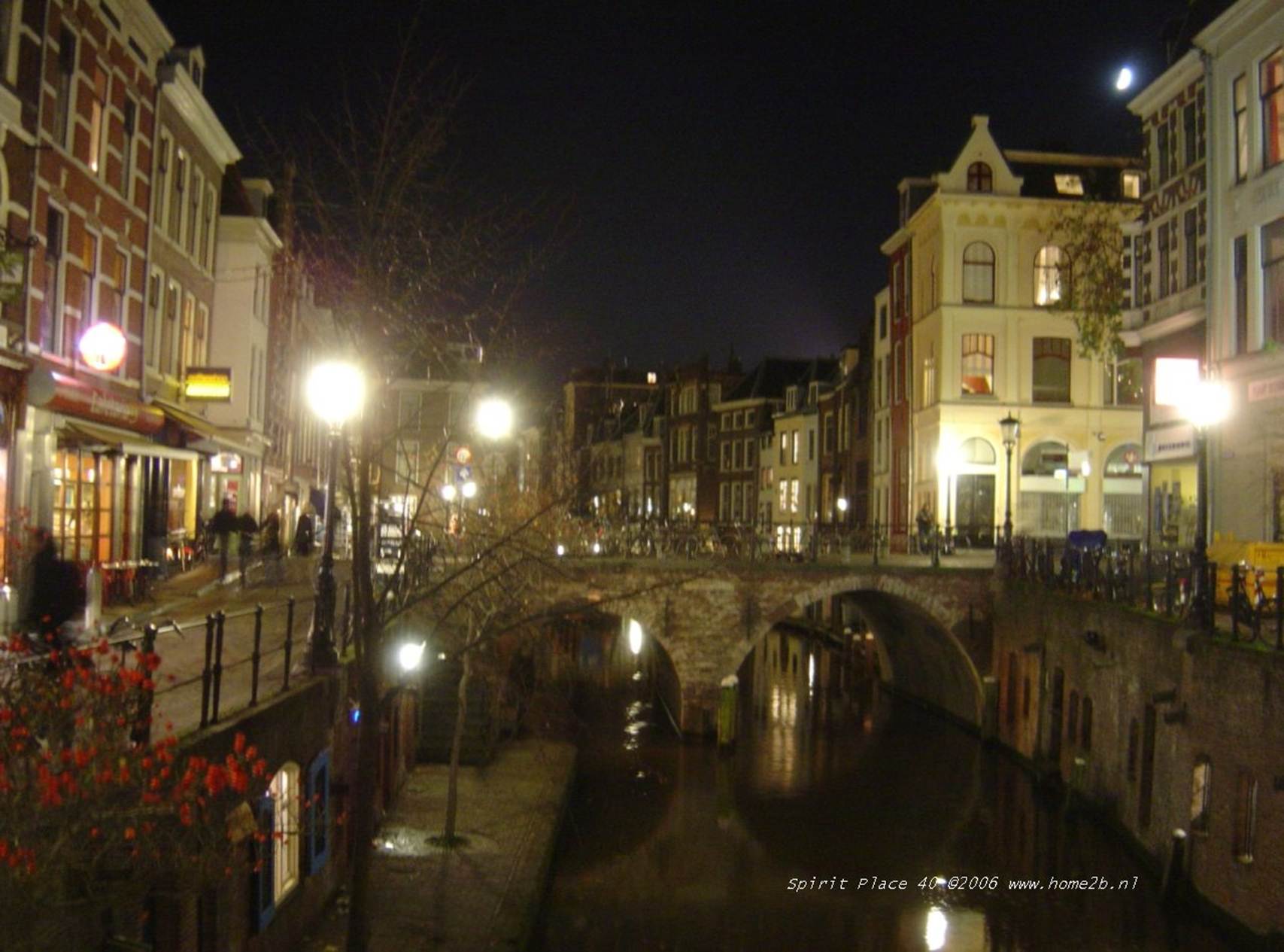 Beschrijving: 40-utrecht-oude-gracht-nacht-lichtegaarde-1280pix-80proc